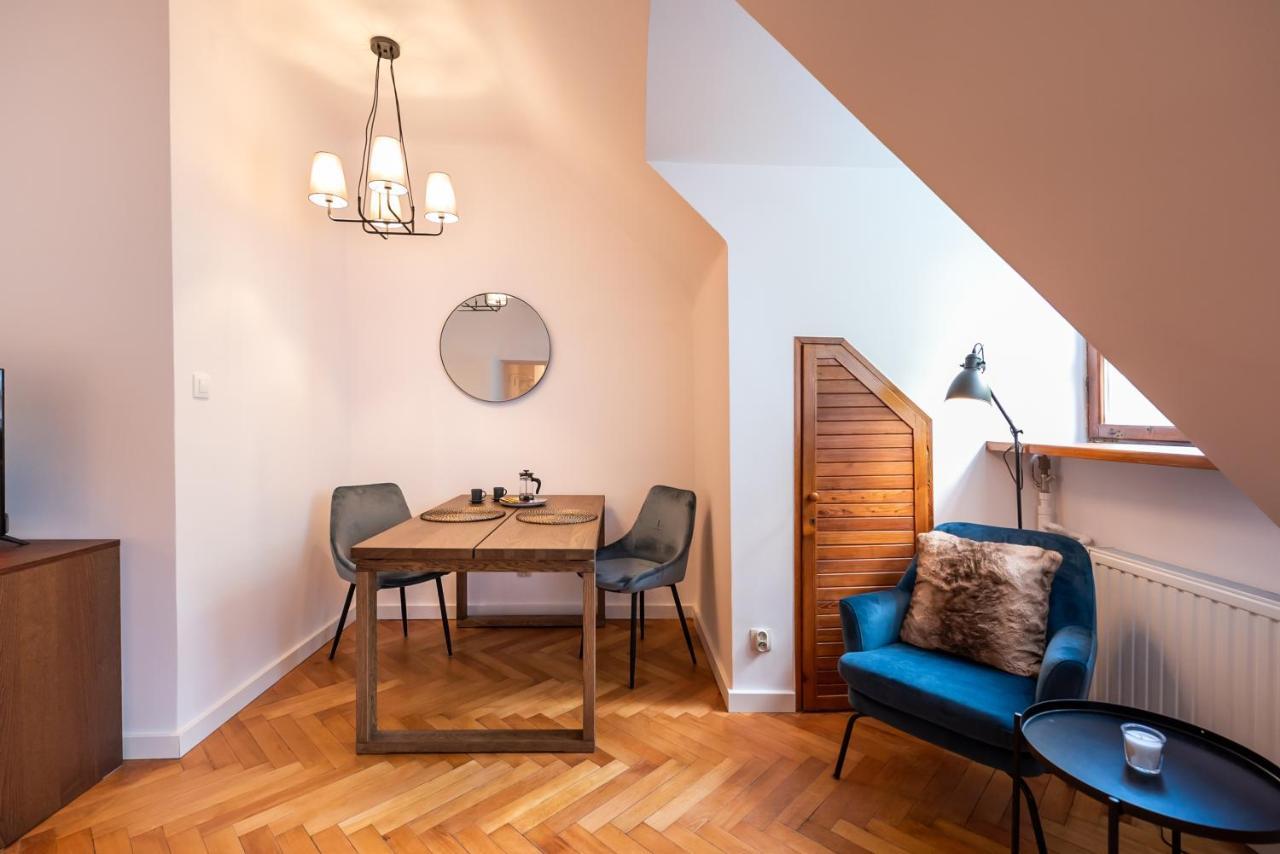 Comfortable Old Town Apartament